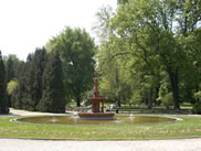 Zsolnay szökőkút a Berzsenyi parkban Zsolnay szökőkút a Berzsenyi parkban